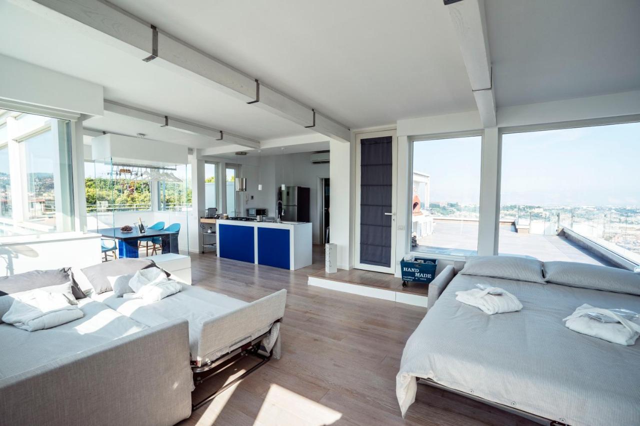 Terrazza Manu - Loft Suspended Over The City-Vomero Neapel Exterior foto